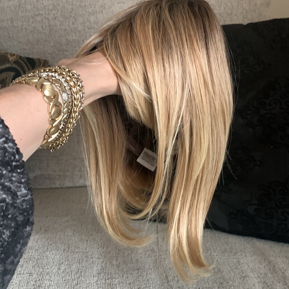 NWT-Hairdo-Graduated Glam Bob Wig - Picture 3 of 10